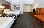 Bedroom 7 La Quinta Inn & Suites by Wyndham Dallas North Central