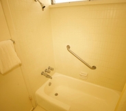 Phòng tắm bên trong 4 Golden Host Resort - Sarasota