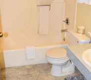 In-room Bathroom 7 Days Inn by Wyndham Grand Island