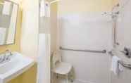 In-room Bathroom 3 Days Inn by Wyndham Grand Island