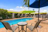 Kolam Renang Comfort Inn on Main Hervey Bay