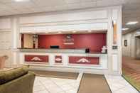 Lobby Quality Inn & Suites