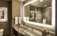 Toilet Kamar 6 DoubleTree by Hilton Hotel Largo-Washington DC