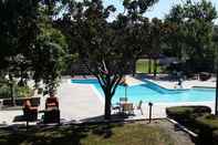 Swimming Pool Best Western Plus Garden Court Inn