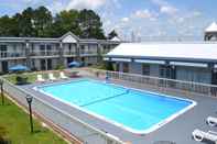 สระว่ายน้ำ Quality Inn Concord Kannapolis