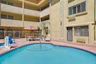 Swimming Pool Days Inn by Wyndham West Covina