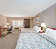 Phòng ngủ 2 Days Inn by Wyndham West Covina