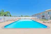 Swimming Pool Ramada by Wyndham Vineland Millville Area