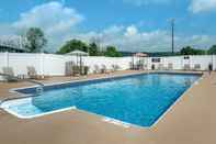 Swimming Pool Comfort Inn Lancaster County North