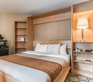 Bedroom 6 Comfort Inn Drummondville