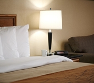 Bedroom 4 Comfort Inn Drummondville