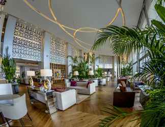 Lobby 2 Akra Hotel