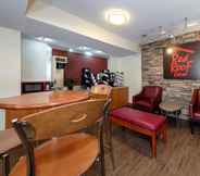 Bar, Kafe, dan Lounge 2 Red Roof Inn Dallas - DFW Airport North