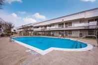Swimming Pool Motel 6 Irving, TX - Irving DFW Airport East