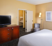 Bedroom 5 Courtyard by Marriott Memphis Airport