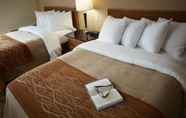 Bedroom 5 Comfort Inn Boucherville