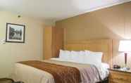 Bedroom 2 Comfort Inn Brossard