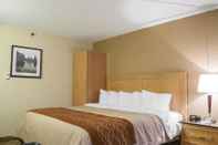 Bedroom Comfort Inn Brossard