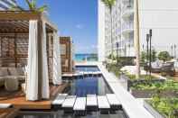 สระว่ายน้ำ 'Alohilani Resort Waikiki Beach