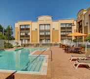 Swimming Pool 7 Courtyard by Marriott Montvale