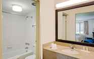 In-room Bathroom 6 Days Inn by Wyndham Easton