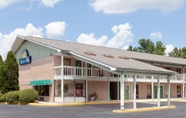 Bangunan 5 Days Inn by Wyndham Columbia NE Fort Jackson