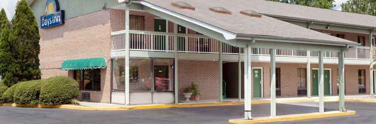 Exterior Days Inn by Wyndham Columbia NE Fort Jackson