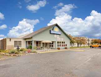 Exterior 2 Days Inn by Wyndham International Falls