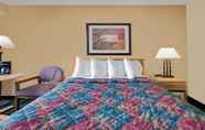 Bedroom 2 Days Inn by Wyndham International Falls