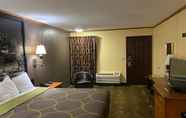 Kamar Tidur 6 Super 8 by Wyndham Kansas City Airport North