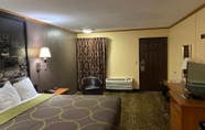 ห้องนอน 6 Super 8 by Wyndham Kansas City Airport North