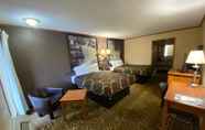 Bedroom 7 Super 8 by Wyndham Kansas City Airport North