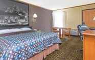 Bedroom 2 Super 8 by Wyndham Kansas City Airport North