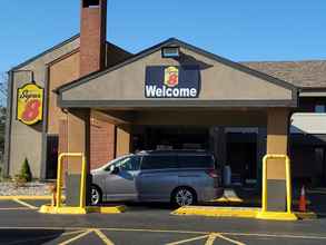 Bangunan 4 Super 8 by Wyndham Kansas City Airport North