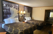 Bedroom 5 Super 8 by Wyndham Kansas City Airport North