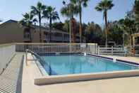 Swimming Pool Rodeway Inn Leesburg Chain of Lakes