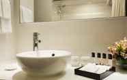 In-room Bathroom 7 Gloucester Luk Kwok Hong Kong