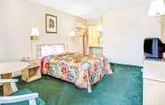 Bedroom 7 Days Inn by Wyndham Arlington/Washington DC