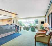 Lobi 5 Days Inn by Wyndham Arlington/Washington DC