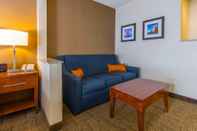 Common Space Comfort Inn & Suites