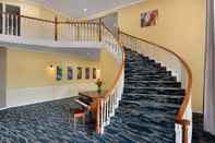 Lobby Days Inn and Suites by Wyndham Sikeston