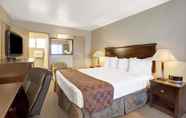 Bedroom 5 Travelodge by Wyndham Everett City Center