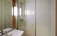 In-room Bathroom 4 Ibis Lille Centre Gares