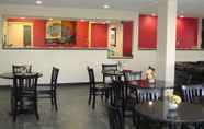 Restoran 4 Econo Lodge Inn & Suites