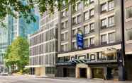 Bangunan 4 Days Inn by Wyndham Vancouver Downtown