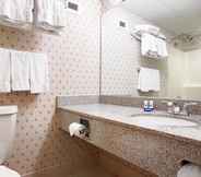 Toilet Kamar 2 Best Western Saranac Lake