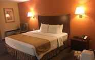 Bedroom 7 Days Inn & Suites by Wyndham Red Rock-Gallup