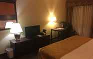 Bedroom 5 Days Inn & Suites by Wyndham Red Rock-Gallup