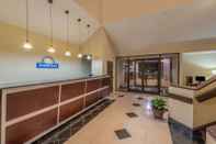 Lobi Days Inn by Wyndham Yadkinville