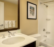 In-room Bathroom 4 Forest Park Hotel by MDR